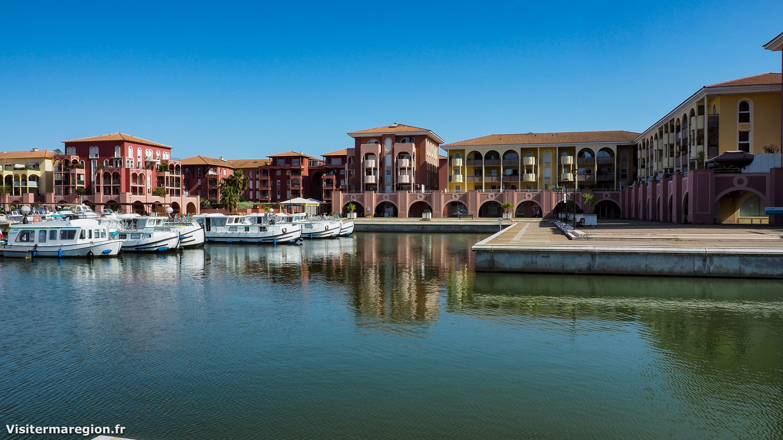 Formation, salle de cours et travail d'équipe